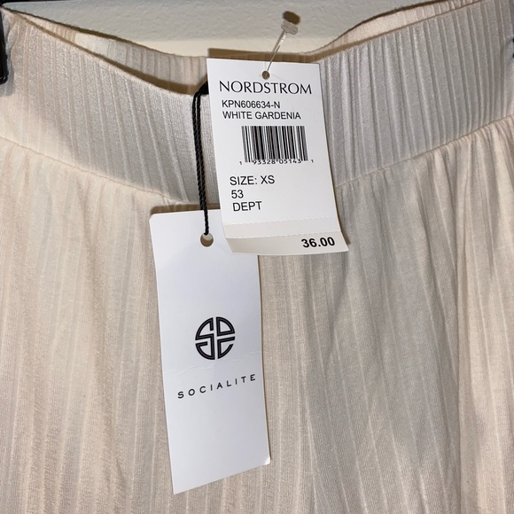 White Gardenia Pants! - Picture 3 of 5